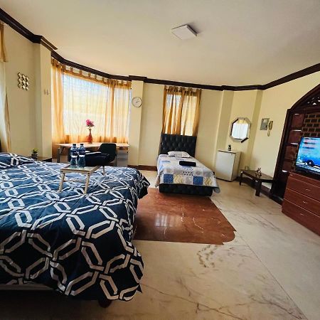 Mega Suite Junto Al San Marino Shopping Guayaquil Esterno foto