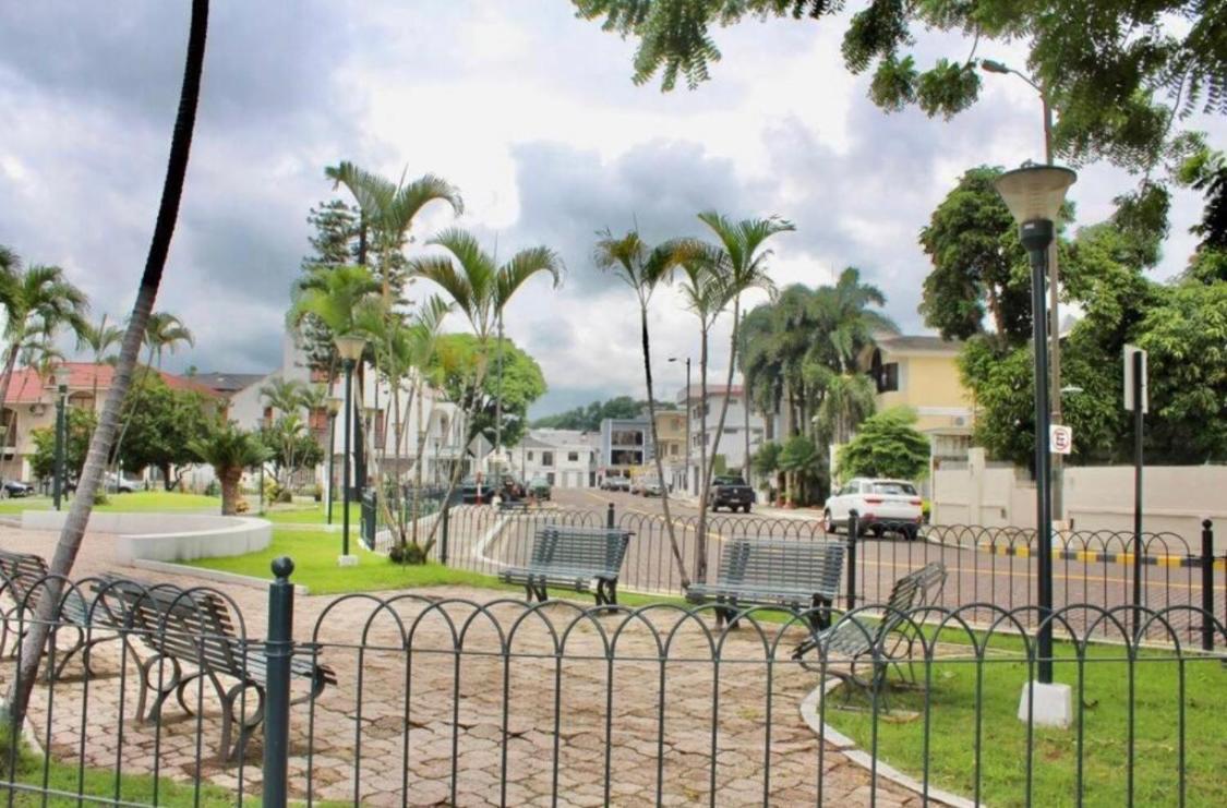 Mega Suite Junto Al San Marino Shopping Guayaquil Esterno foto