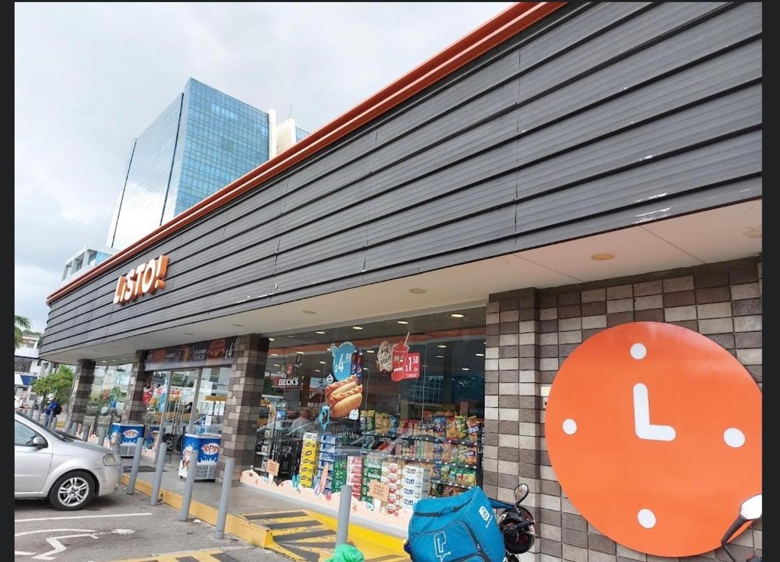 Mega Suite Junto Al San Marino Shopping Guayaquil Esterno foto